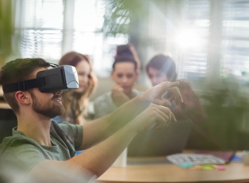 Augmented Reality (AR) and Virtual Reality (VR) into Event Management Software (2).png